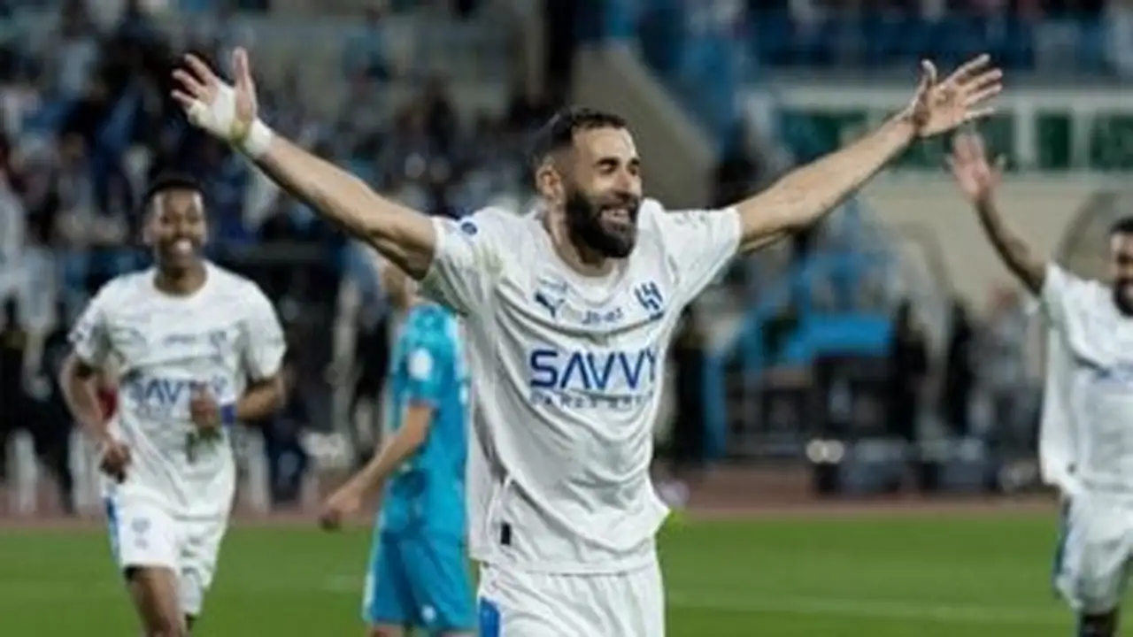 صفقات متبادلة.. الاتحاد يوفر 14 وظيفة شاغرة بعد انتقال بنزيما إلى الهلال